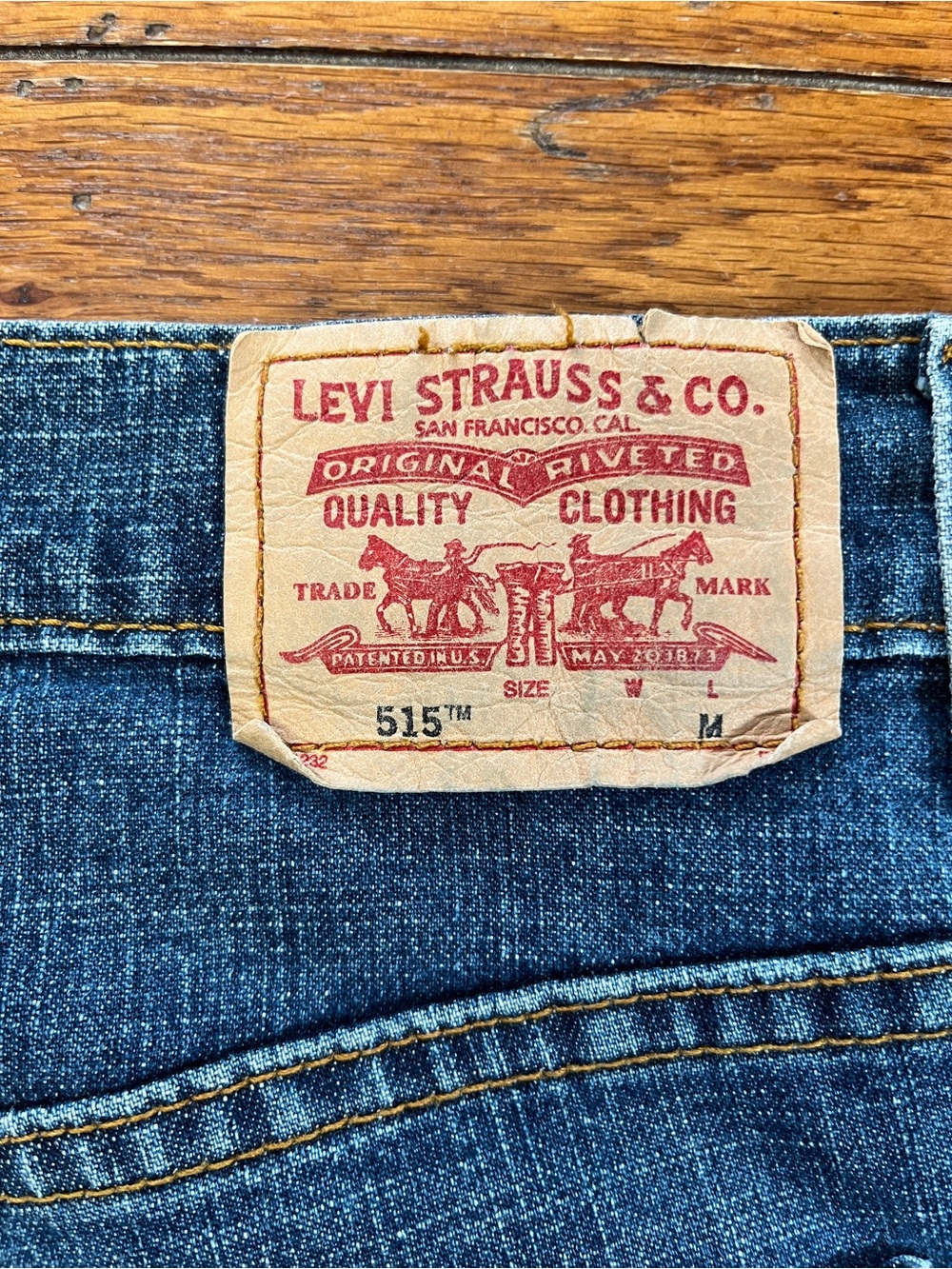 Levi’s Women’s Denim Jeans Size 4 - Picture 4 of 9